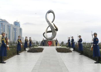 Cevdet Yılmaz Zəfər parkında – FOTOLAR