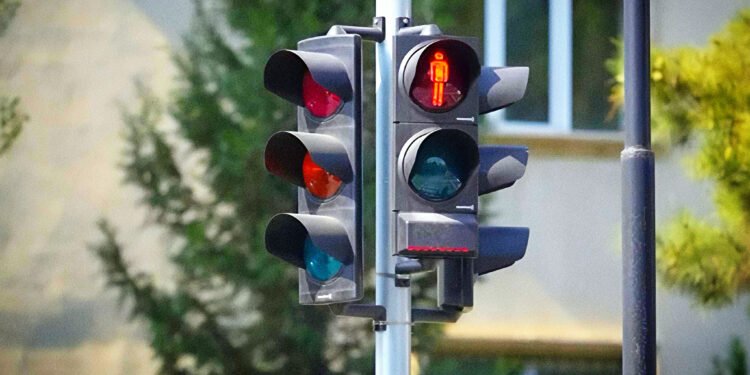 Piyadaların bu ərazidə yoldan keçidi təhlükəsiz oldu