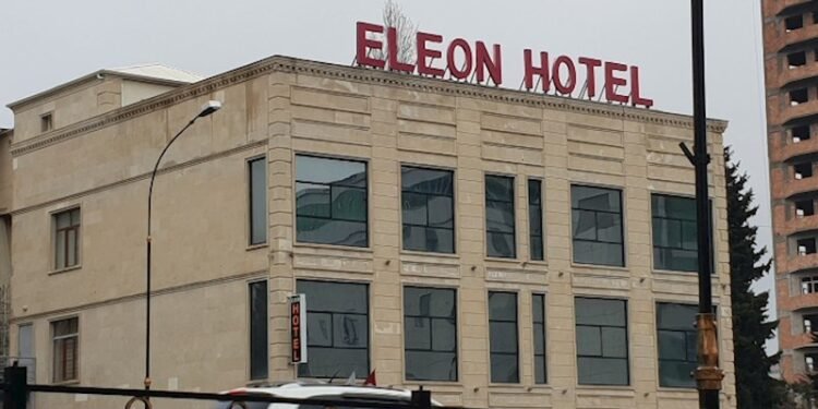 Abşeronda hoteldə kişi tanış olduğu qadına qarşı dələduzluq etdi