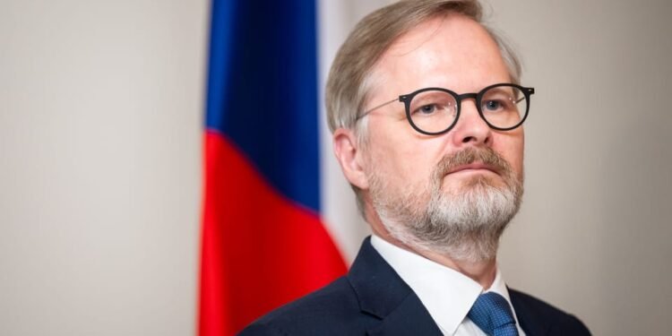 Fiala gizli şəkildə Ukraynaya 17 milyardlıq silah göndəribmiş - Baş nazir açıqladı