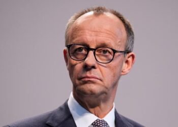 Merz: Almaniya iqtisadiyyatında vəziyyət bəzi sahələrdə kritikdir