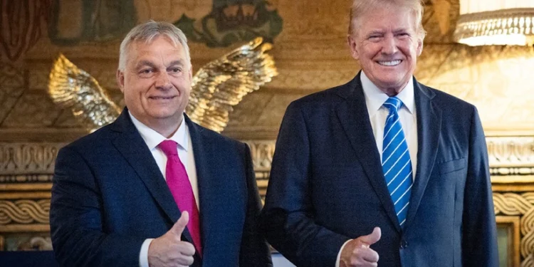 Tramp Orbana parlament seçkilərində qələbə arzulayıb