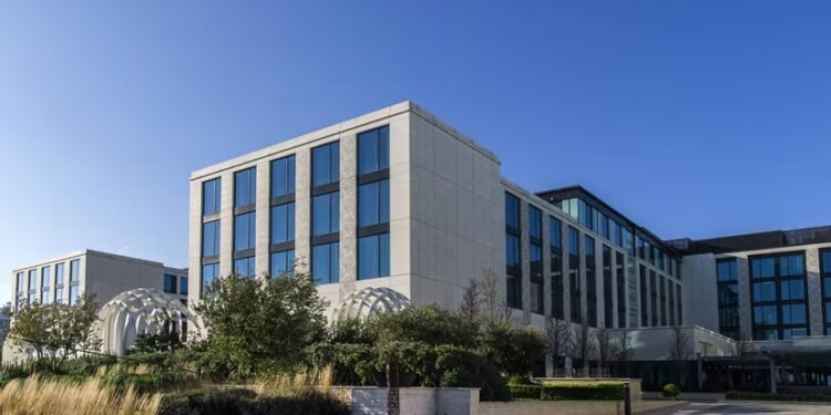 "Ağ şəhər"dəki məşhur hoteldə ofisiant öldürüldü