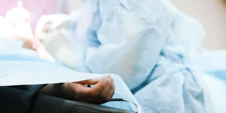 Pilləkəndən yıxılan fəhlə 11 gün sonra ölüb