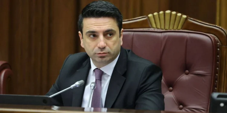 Simonyan müxalifəti spekulyasiyada ittiham edib