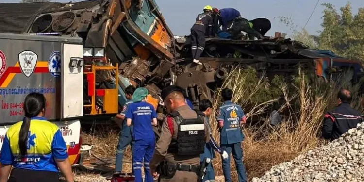 Taylandda kran qatarın üzərinə düşdü - 22 ölü, 80 yaralı