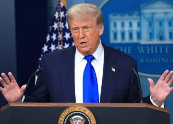 “Tramp Qrenlandiyalılara mal kimi baxır” – Danimarkalı deputat