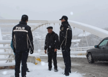Qarlı havada polis-vətəndaş həmrəyliyi: nümunəvi xidmət göz önündədir