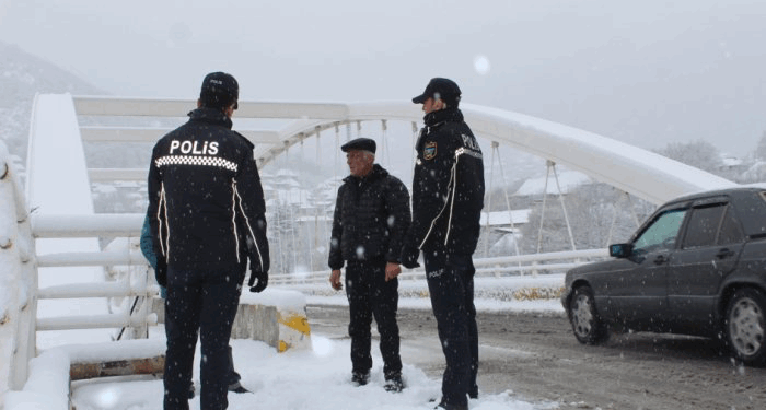Qarlı havada polis-vətəndaş həmrəyliyi: nümunəvi xidmət göz önündədir