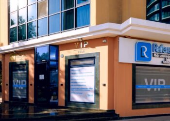 “Xəstələri nəzərə almadan musiqiyə qulaq asır, mahnı oxuyurlar” – “Referans klinikasından şikayət