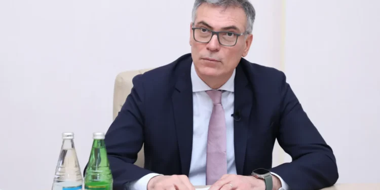 “Azəriqaz” fəhlələri ixtisar edir, bu xanımlara isə yüksək vəzifə verir – FOTO