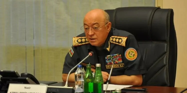 Nazir 10 il rəis işləyən polkovniki təqaüdə göndərdi