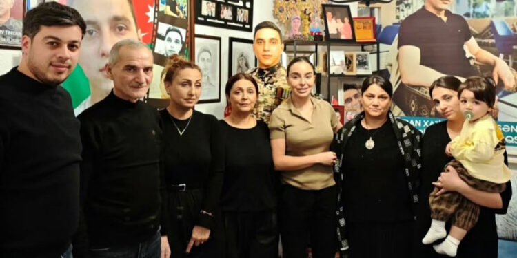 Leyla Əliyeva şəhid ailəsini ziyarət etdi - FOTOLAR