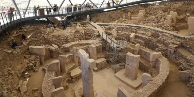 Turistlər bu tarixi abidəyə axın etdi: Göbeklitəpəyə rekord sayda turist gəldi