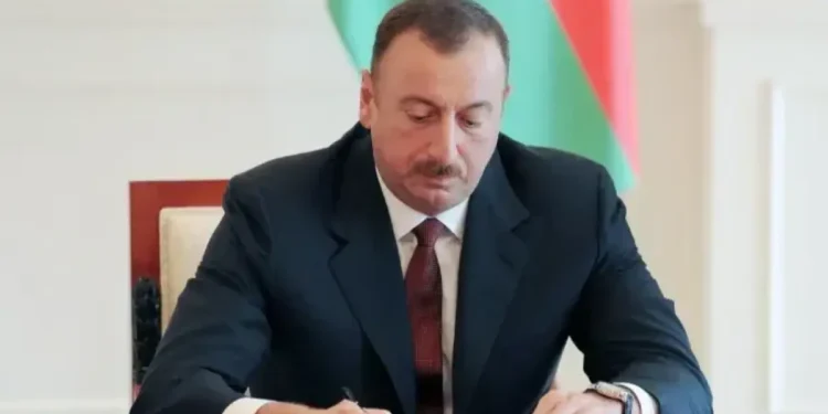 Prezident minimum əmək haqqı ilə bağlı qanunu TƏSDİQLƏDİ