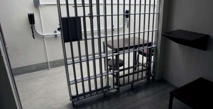 Qardaşı uşaqlarını baltalayan əmi öldü