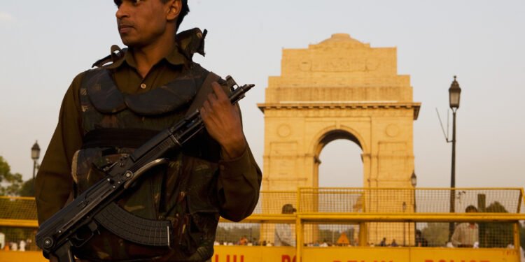 Dehlidə təhlükəsizlik qüvvələri hazırlıq vəziyyətinə gətirildi - Bu şəxslər axtarışa verildi