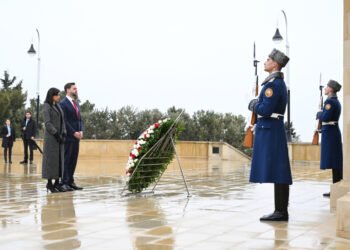 Venslə xanımı Şəhidlər xiyabanında – Fotolar