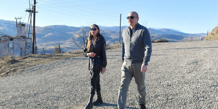 İlham Əliyev ailəsi ilə Xocalıya getdi