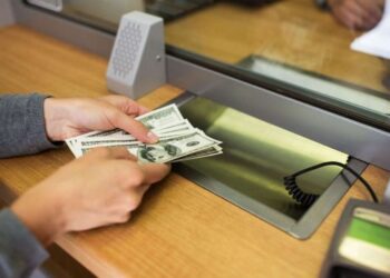 Azərbaycanda dollar satışı kəskin AZALDI