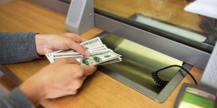 Azərbaycanda dollar satışı kəskin AZALDI