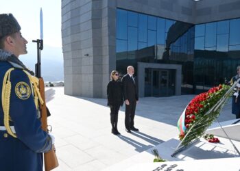 Prezident və ailəsi açılışında iştirak etdi