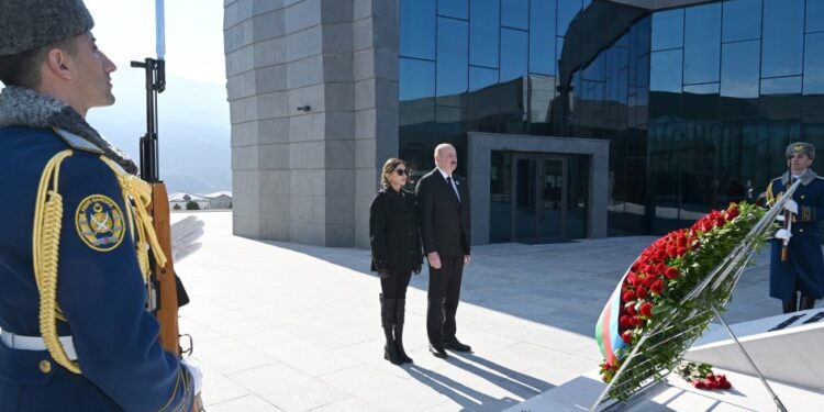 Prezident və ailəsi açılışında iştirak etdi