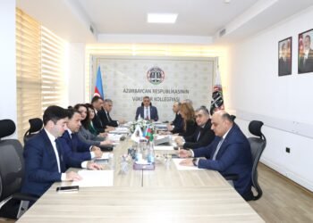 Bir vəkilin fəaliyyəti dayandırıldı - Digərinə xəbərdarlıq edildi