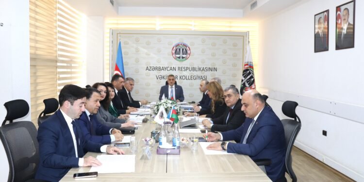 Bir vəkilin fəaliyyəti dayandırıldı - Digərinə xəbərdarlıq edildi