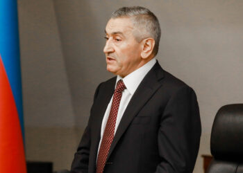 İcra başçısı üç məmurun yerini dəyişdi