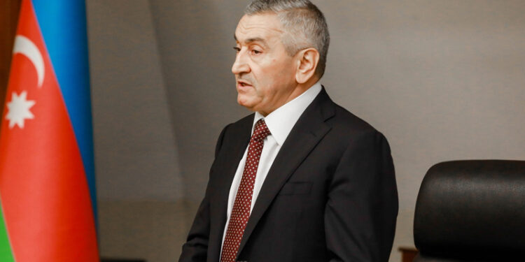 İcra başçısı üç məmurun yerini dəyişdi