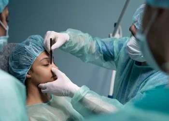 Daha 3 cərraha plastik əməliyyat icazəsi verildi - Siyahı