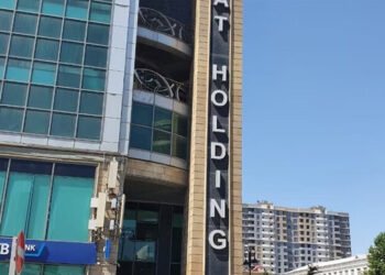 “Mehdiyevin qardaşının tikdirdiyi qəzalı bina – Lifti belə mövcud deyil”