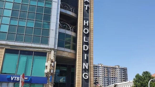 "Mehdiyevin qardaşının tikdirdiyi qəzalı bina - Lifti belə mövcud deyil"