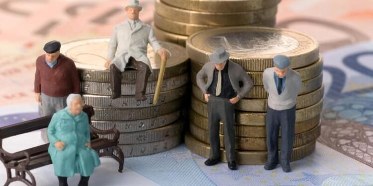 Bu şəxslər pensiya hüququndan məhrum edilə bilərlər - SİYAHI