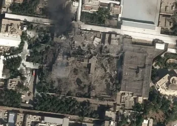 Xameneinin iqamətgahı belə vurulub – Video