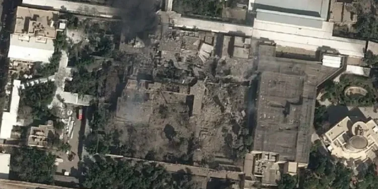 Xameneinin iqamətgahı belə vurulub - Video