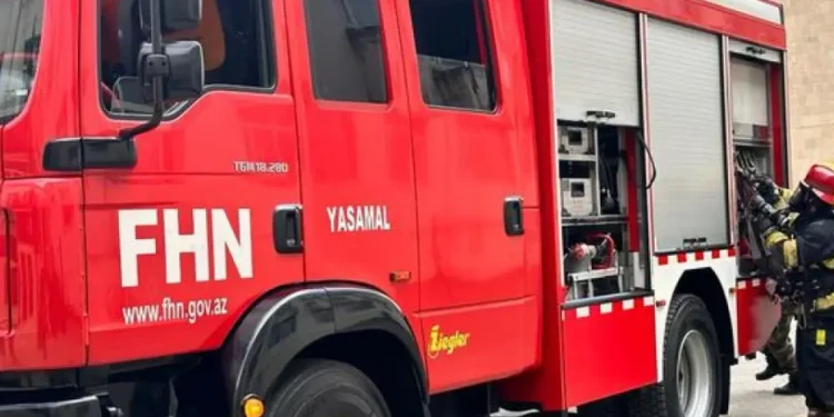 Binəqədidə anbarda yanğın