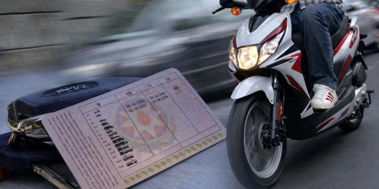 Moped sürənlərdən sürücülük vəsiqəsi tələb olunacaq - Bu tarixdən