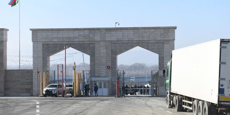 Baş nazir quru sərhədlərinin bağlı olmasından danışdı