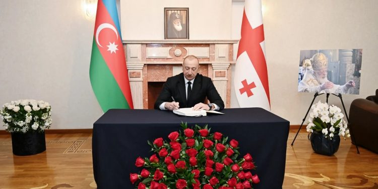 İlham Əliyev Gürcüstanın Azərbaycandakı səfirliyində olub, başsağlığı verib