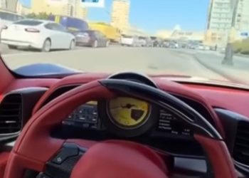 Bakıda “Ferrari” qaydaları belə pozdu - VİDEO