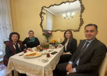 Mədəniyyət Nazirliyinin rəhbərliyi Kubrabəyim Əliyevanı ziyarət edib – FOTO