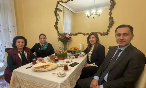 Mədəniyyət Nazirliyinin rəhbərliyi Kubrabəyim Əliyevanı ziyarət edib – FOTO
