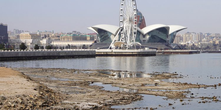 Xəzər geri çəkilir: Bakı buxtası ilə bağlı həyəcan siqnalı (FOTO)