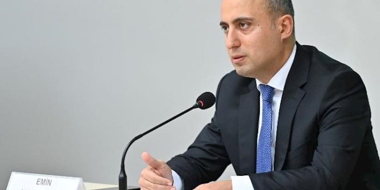 Nazir oxşarını təltif etdi — FOTO