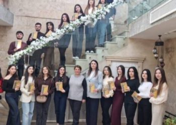 Mətbuat Şurasında təcrübə keçən tələbələr “Ədibin Evi”ni ziyarət ediblər