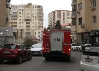 Bakıda yaşayış binası yanır – VİDEO