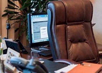 Nazir müşavirlərindən birini vəzifəsindən azad etdi