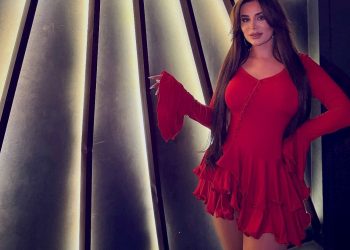 Gecə paltarlarını reklam edən bloqer cərimələndi — FOTOLAR